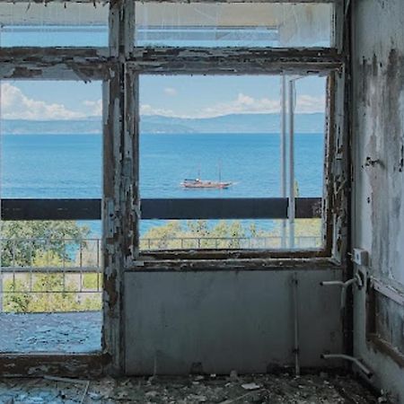 Haludovo Virtual Ruin Hotel Bungaloos Apartments And Camping, International Cooperation And Assistance For Rebirth Baracska Экстерьер фото