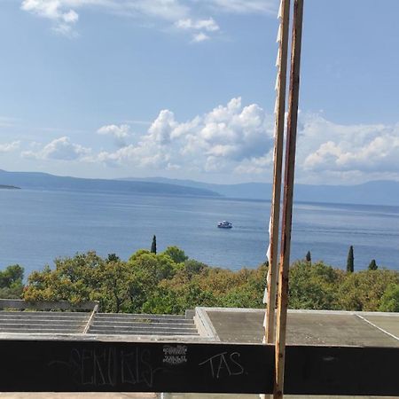 Haludovo Virtual Ruin Hotel Bungaloos Apartments And Camping, International Cooperation And Assistance For Rebirth Baracska Экстерьер фото