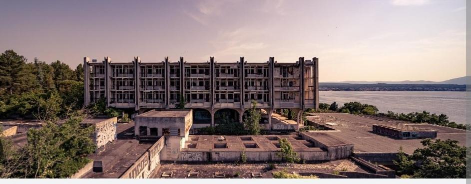 Haludovo Virtual Ruin Hotel Bungaloos Apartments And Camping, International Cooperation And Assistance For Rebirth Baracska Экстерьер фото