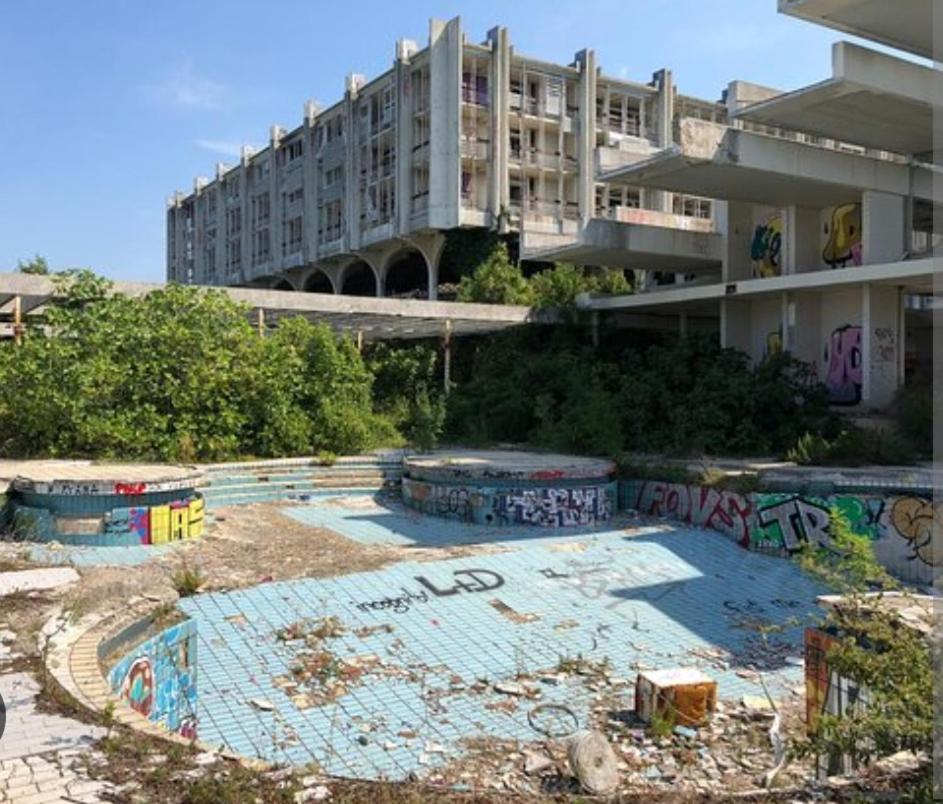 Haludovo Virtual Ruin Hotel Bungaloos Apartments And Camping, International Cooperation And Assistance For Rebirth Baracska Экстерьер фото