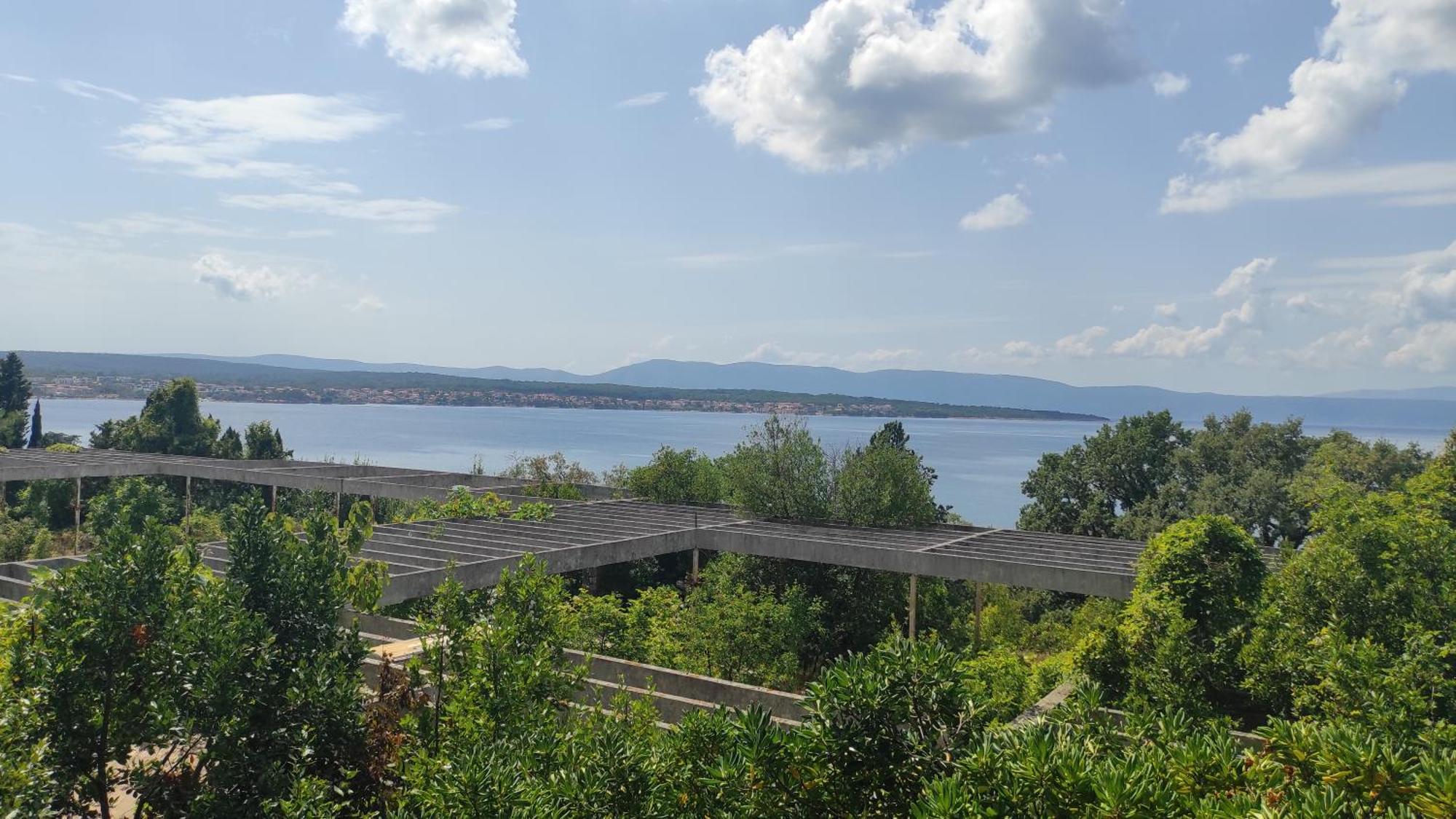 Haludovo Virtual Ruin Hotel Bungaloos Apartments And Camping, International Cooperation And Assistance For Rebirth Baracska Экстерьер фото