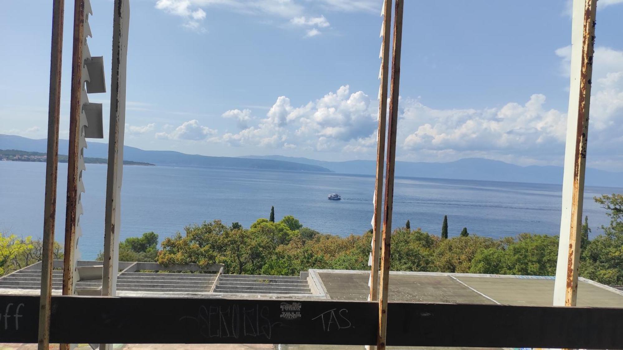 Haludovo Virtual Ruin Hotel Bungaloos Apartments And Camping, International Cooperation And Assistance For Rebirth Baracska Экстерьер фото
